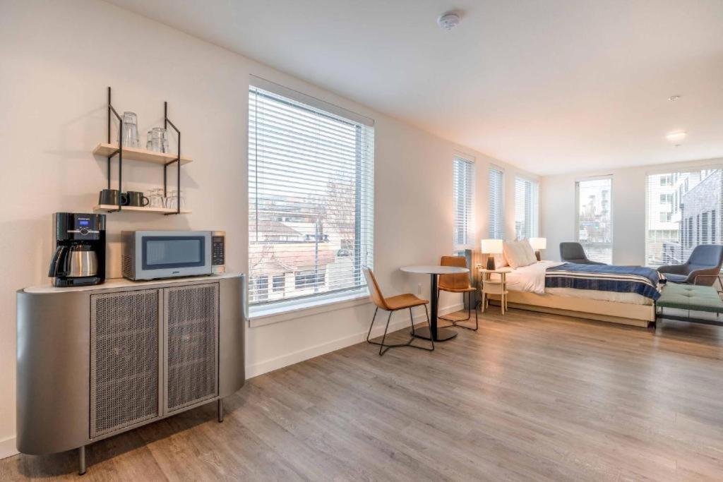 Marina Square Suites Bremerton Bagian luar foto